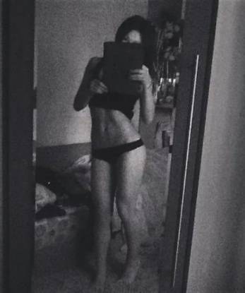 Искусная блондинка с изумительной фигурой готова исполнить все твои желания. Звони, и ты не пожалеешь. 4521, 19 лет